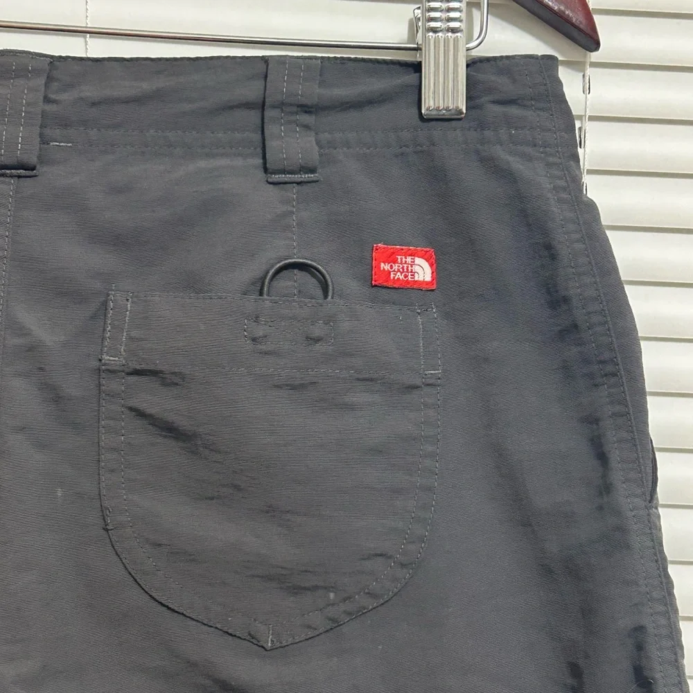 The North Face Eomen’s Charcoal Outdoor Performance Shorts Size 4